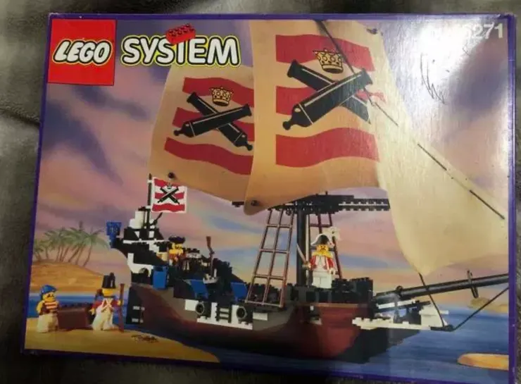 來自1992的樂高官兵船,目前市面上已經是絕版,台灣全新品未拆封售價高達7萬台幣。