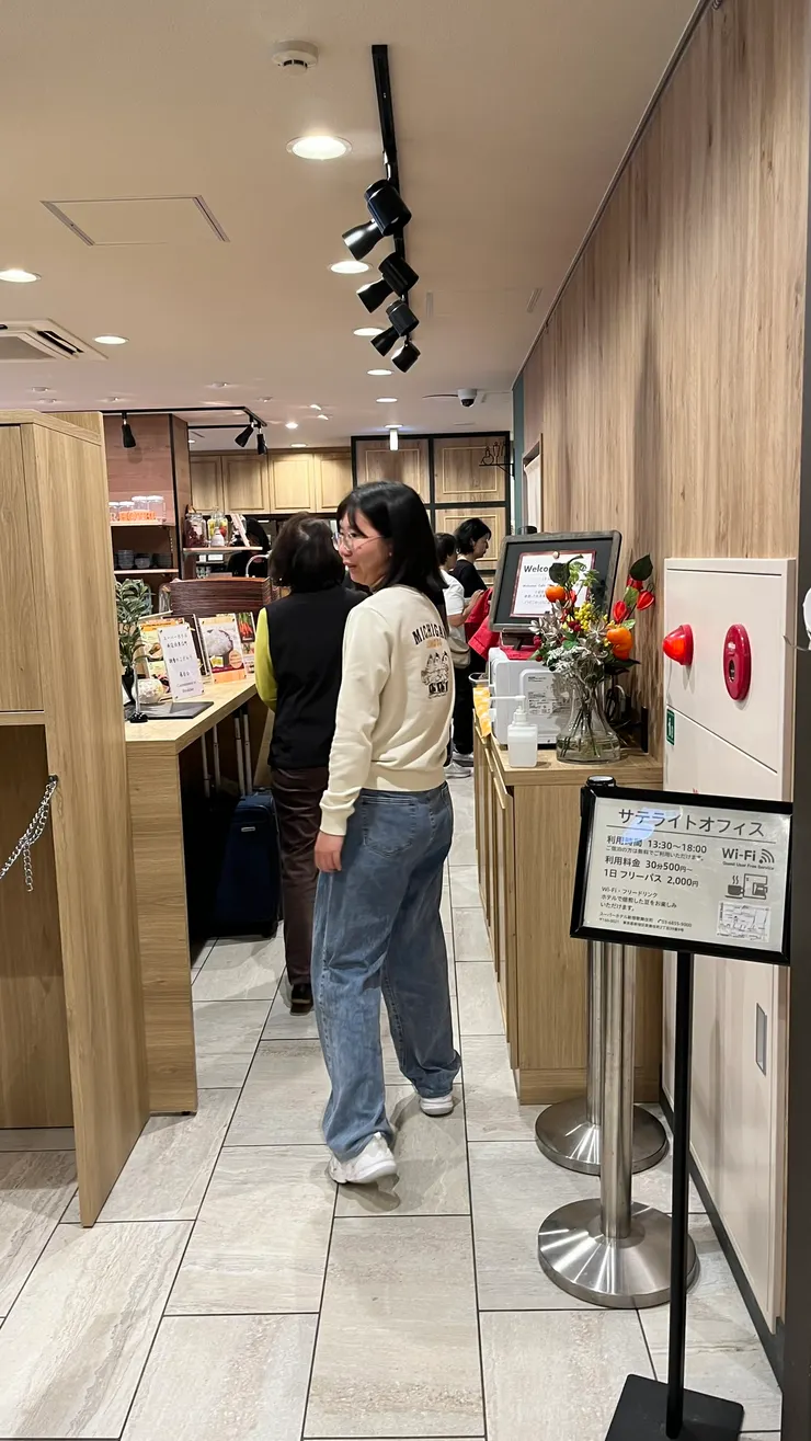 入口也就不用派一個人看了。