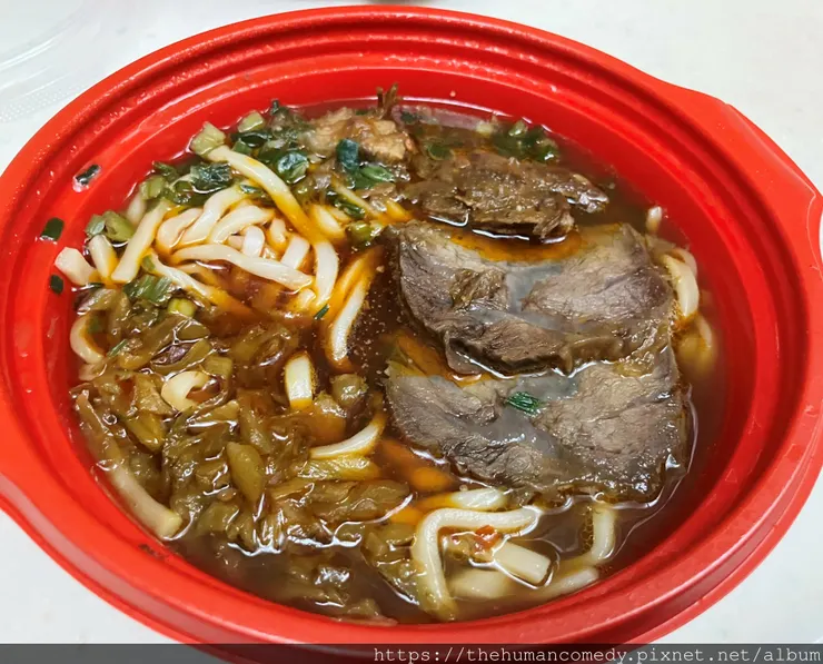 711精燉紅燒牛肉麵，看起來十分美味