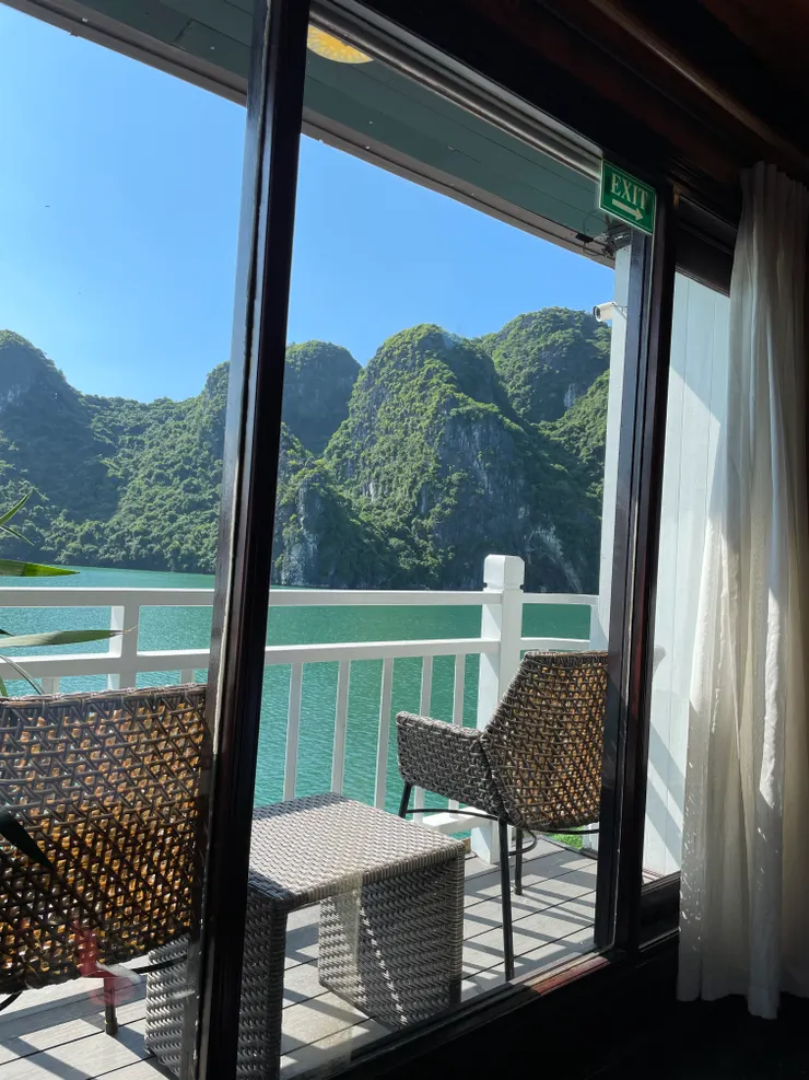 下龍灣郵輪陽台