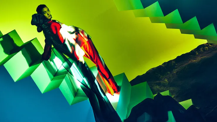 中國超模張麗娜為《Vogue》新加坡版演繹 2022 年九月號封面故事。Photographed by Zantz Han