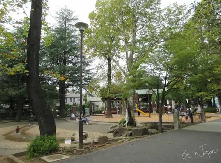 馬橋公園每一個區塊都各有特色，還有淺淺溪流經過，很美麗