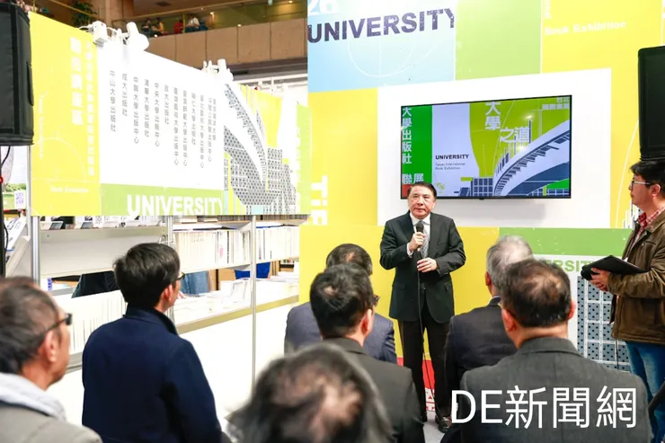 校長許泰文介紹新書內容。照片由海大提供。