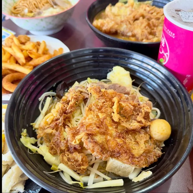 牛肉乾拌螺絲粉+蛋（200元）