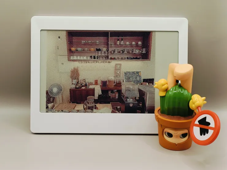 來源：餐廳-日落之後(台南市北區育德路64號) /(公仔) Zsiga《第四代-允許這一切發生 Let It Be Series Figures》禁止觸碰 Do Not Touch