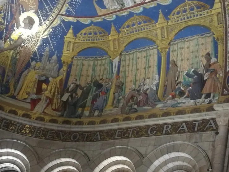 帶著紅色帽子的平民