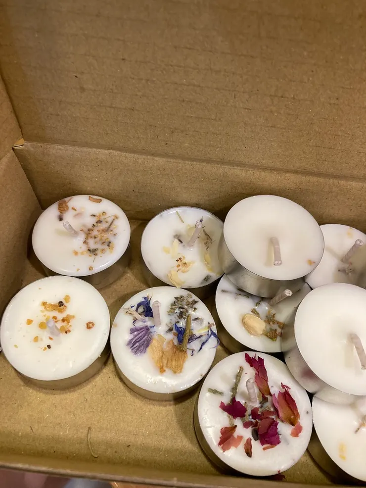 當天所有製成的茶燭色盤