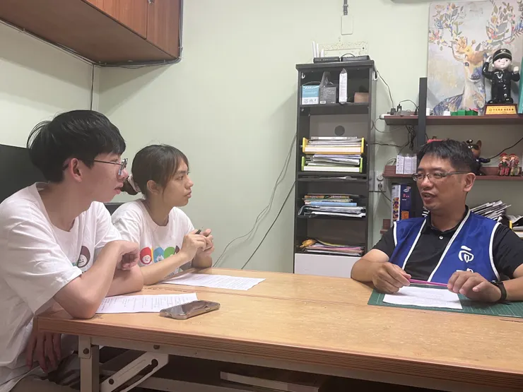 陳延任主任(圖右)分享協會的理念/圖 中原大學服務學習中心 提供