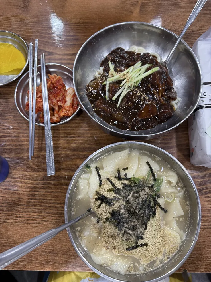 棒槌手工刀削麵 炸醬麵和「紫蘇刀切麵」