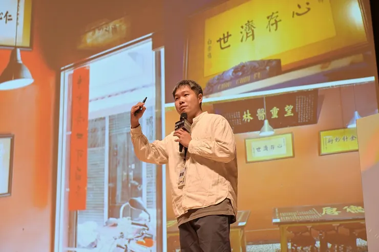 圖說:博仁堂第六代傳人周建文,成功將百年中藥行轉型為米其林必比登推薦的藥膳餐廳,更發起「中藥藝術生活節」帶動街區共榮。(資料來源:人物誌)