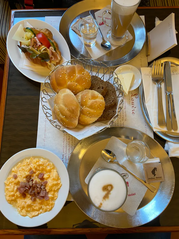 這樣兩份套餐費用400克朗，換算台比550元左右，我只能說~~~裝潢和氣氛頗貴