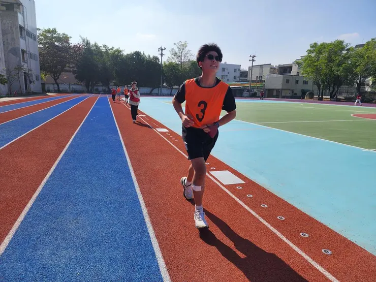 上華國高中部:結合蒙特梭利理念的高品質自學環境,探索自由、實踐農場活動與微觀經濟的理想校園 台南實驗國高中