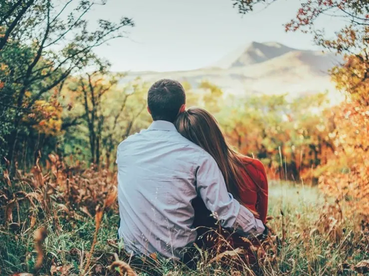 我們在與神的關係中，先體會到上帝神聖的愛，在婚姻關係中，透過生活各層面的溝通與磨合，更深認識神對我們的愛。（圖／shutterstock）