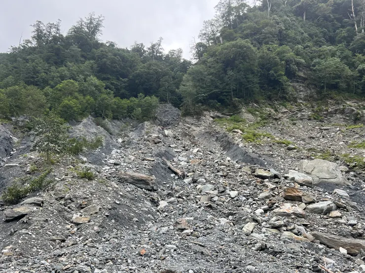 往上望 隊友們正在下切