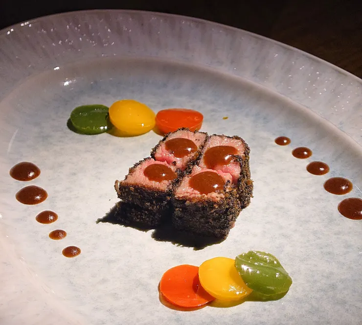 千錘百鍊黑叉燒，說是叉燒，卻只有黑胡椒味