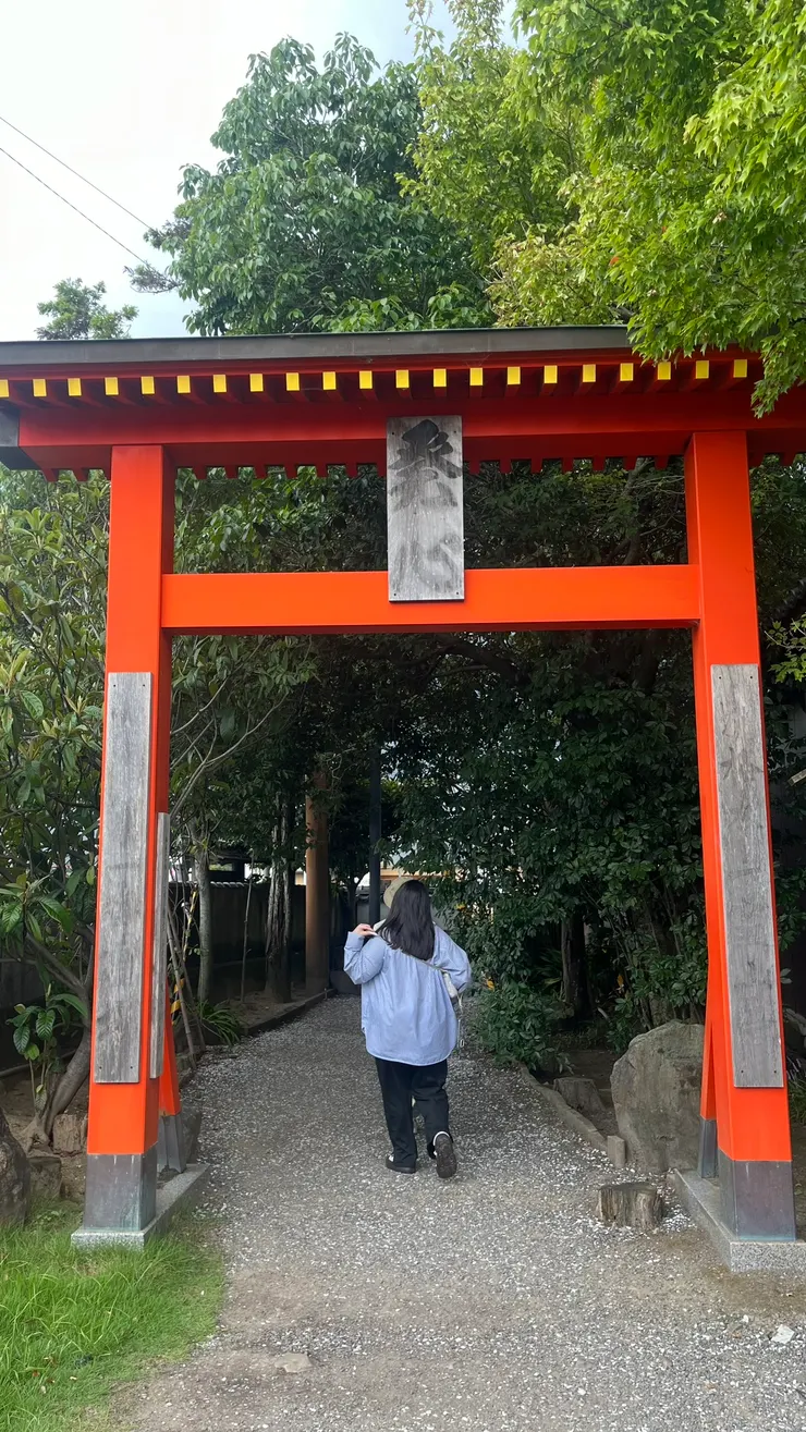 走過這邊，就進入寺廟範圍。