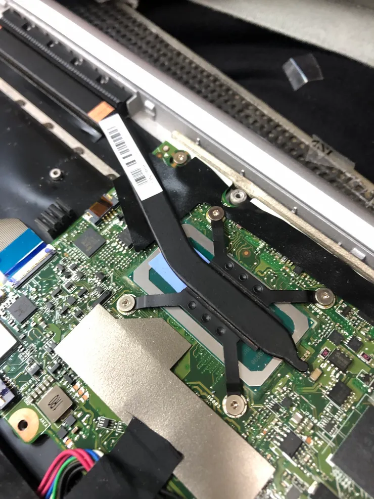 把導管重新裝回去，看起來應該沒問題了！