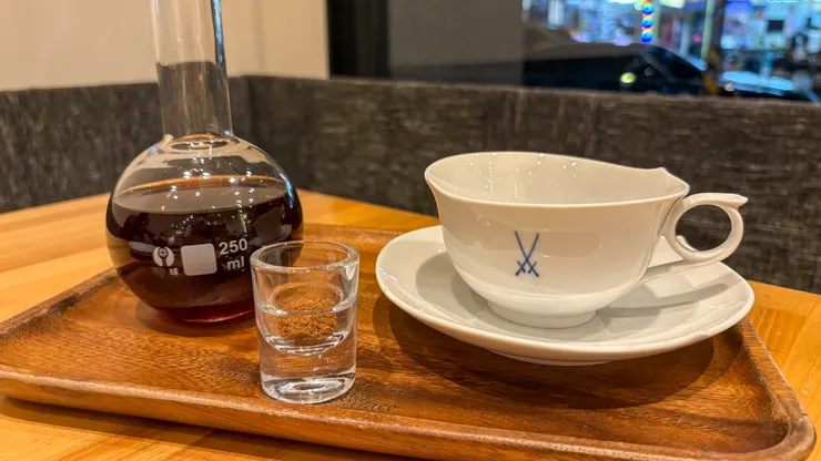 畢竟上次喝冰釀咖啡，使用的是玻璃杯。