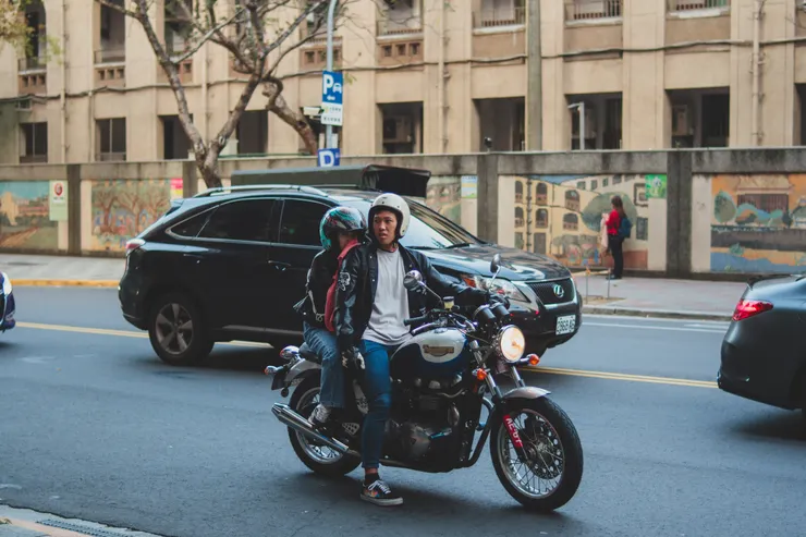 Canon 7D with LEITZ Leica Summicron-R 35mm/F2.0 紫邊的問題可能是感光元件老化外加保護鏡退化