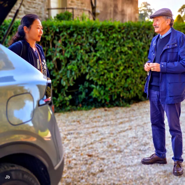 【老堡主氣質優雅曾是巴黎整脊師 和我們聊過往及貓狗水貂與白鵝】