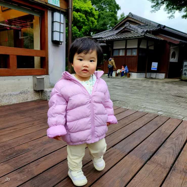 【小傢伙作息正常好帶出乎意料！星期天早上陰雨，下午雨停，帶萬萬出門透透氣，這在同安街的紀州庵。】