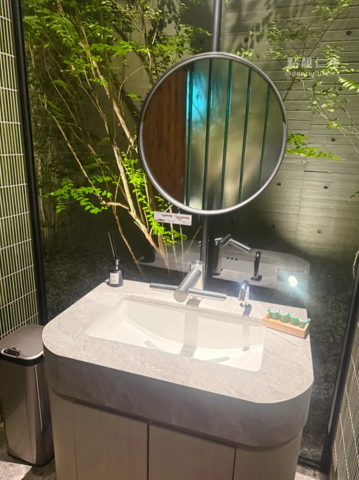 廁所內洗手台｜天鍋麻辣鍋