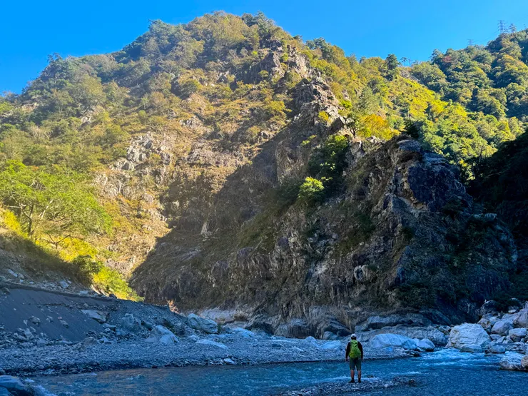 這溪水又快又急～好嚇人～