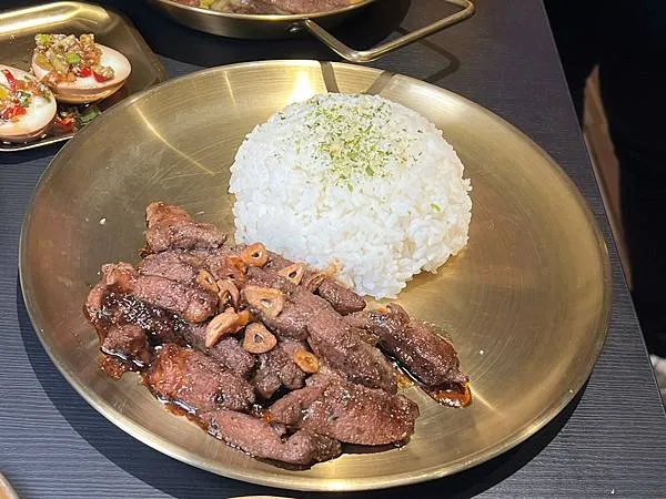 (中原美食)上癮食板屋~超夠味鐵板套餐現點現炒~雞豬牛海鮮通