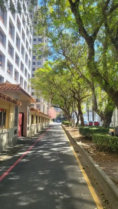 左為清修地(李建崑攝影)