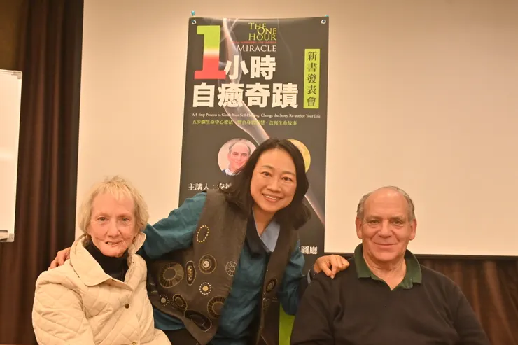 左起：瓊、王曙芳、安德魯