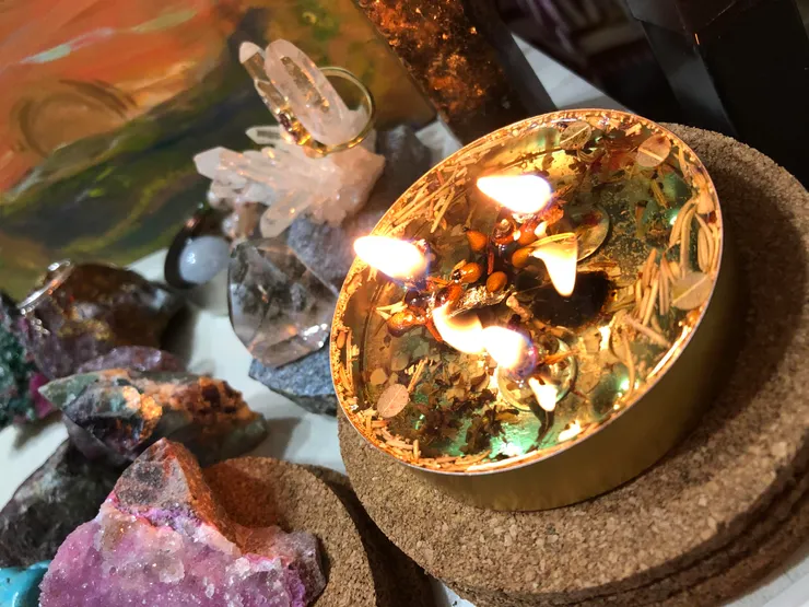 軟木墊隔熱。旁邊可以放礦一起享受淨化能量！