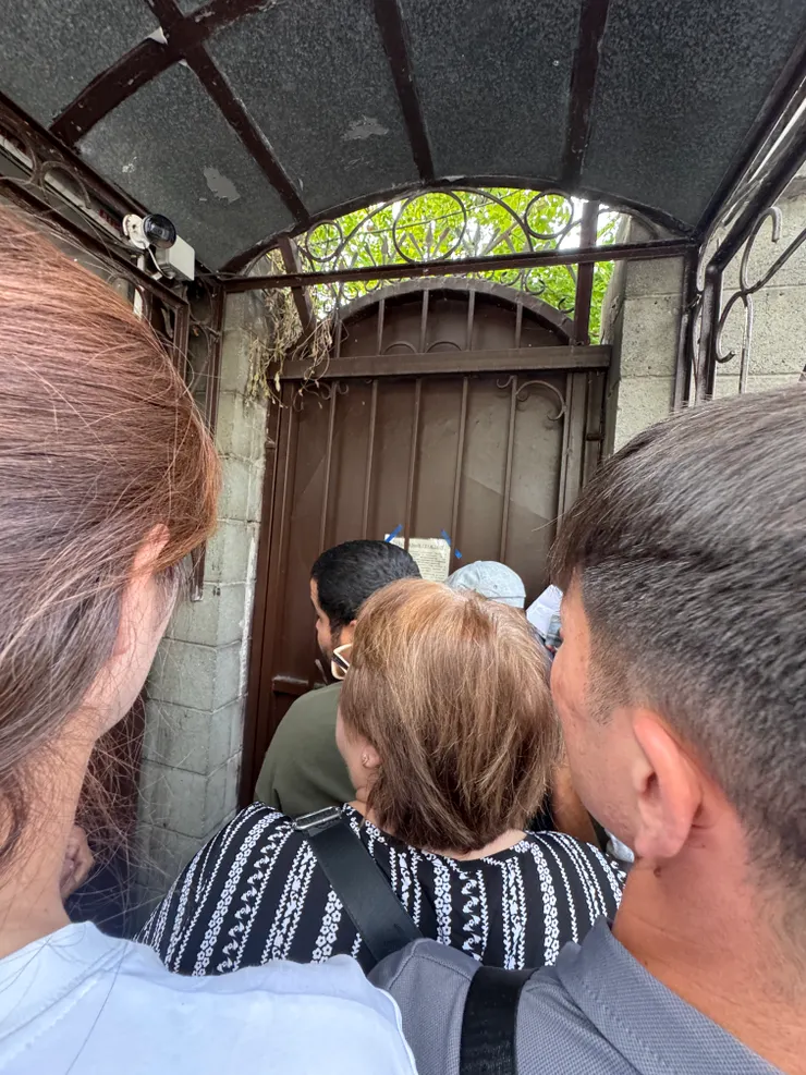 差點要成功進入領事館門口