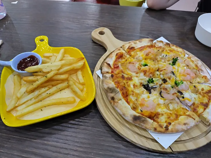 酥炸脆薯 & 莊園招牌海鮮Pizza