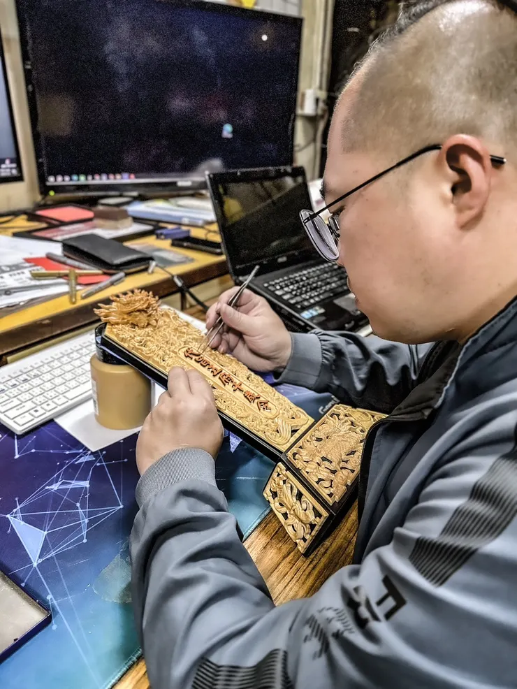 龍益行｜台南佛具店・金紙店・宗教百貨・神主牌雕刻・拜拜用品  專精 神主牌雕刻與祖先牌位製作，提供佛具、金紙、神桌、拜拜用品等完整祭祀用品。 服務包含：擇日安神位、安祖先、神桌安裝，並支援 外縣市宅配，讓您安心完成祭祀。  📞 電話：06-2569113 📱 LINE：led1984 📍 地址：台南市安南區北安路二段612號 👉 Google 地圖導航：https://maps.app.goo.gl/uDjdLD8wNKH3rihN9  延伸閱讀 ➜ 龍益行方格子文章專區：https://vocus.cc/article/68dfecd8fd8978000144cfe9