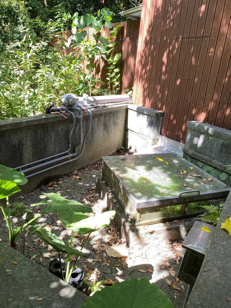 萃湖畔有一座古井