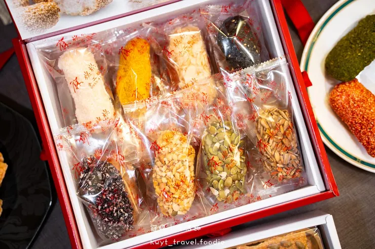 [台中大甲伴手禮]麻姥姥手工餅舖，媽祖欽點的供品？麻荖盆花供佛美翻天，傳承五代百年手藝，過年限定木盒、抹茶口味必搶，2026禮盒推薦