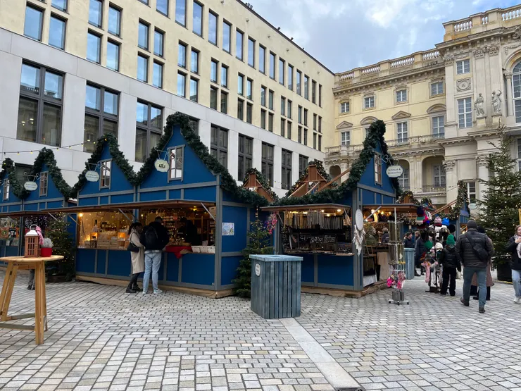 Weihnachtsmarkt am Humboldt Forum