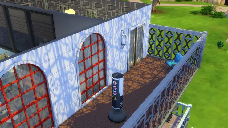 沒想過健身器材會放在露台。本來放了休閒椅，但小人一次都沒有坐過。