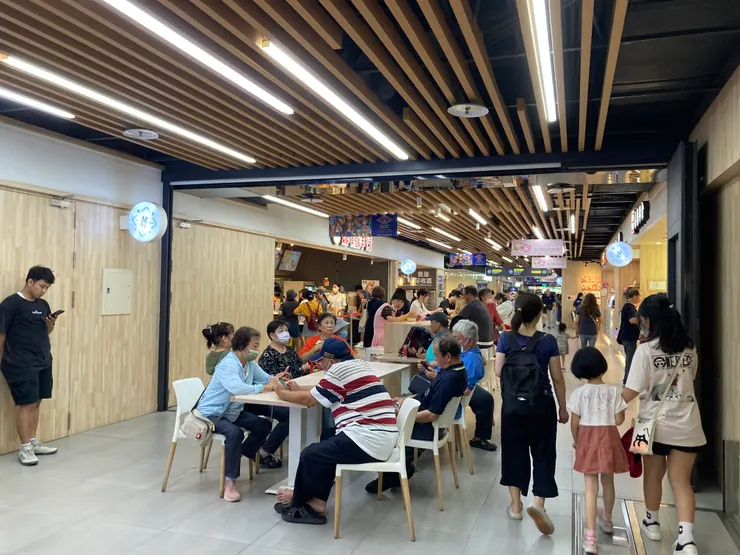 假日人潮滿滿！