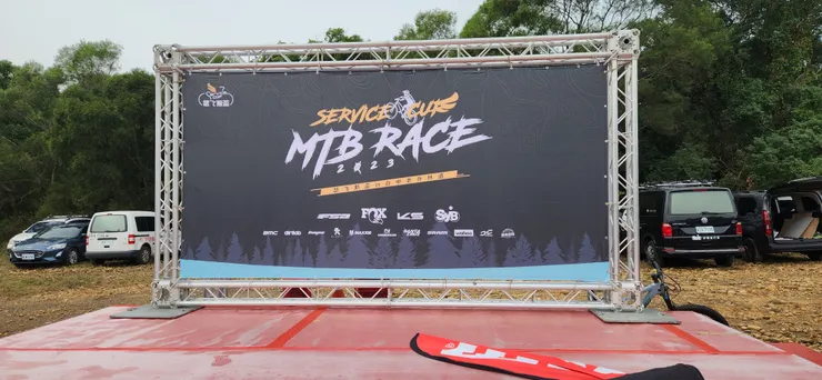 要謝謝眾多贊助商的贊助，才能順利的把比賽辨起來。更要感謝全體工作人員，只要辨比賽，他們都得摸黑趕早。最早到會場，最晚離開會場。所以我在參加每場活動時，只要我還有力氣，我一定會跟工作人員說聲：謝謝！