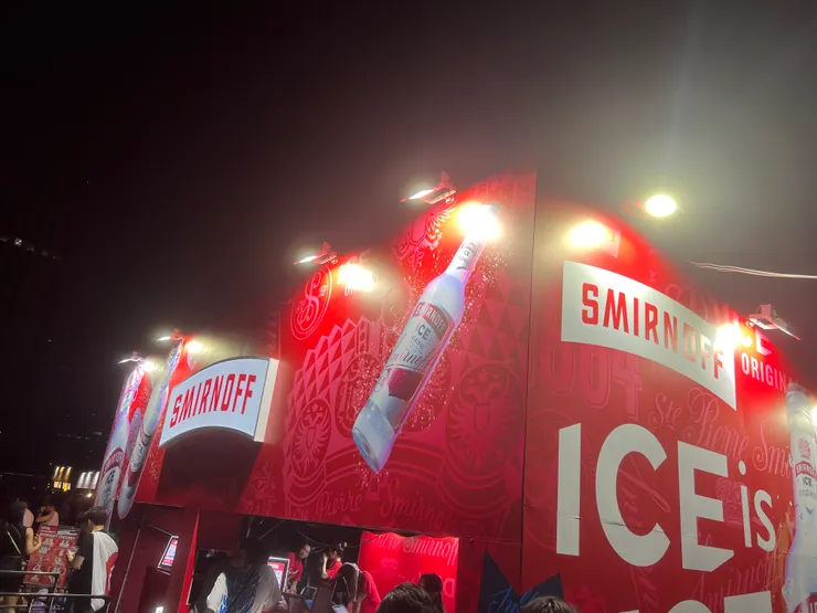 場內飲食可以直接刷PASMO/SUICA結帳，不像台灣有要買園遊券的遊戲規則，方便性跟公平性都好多了