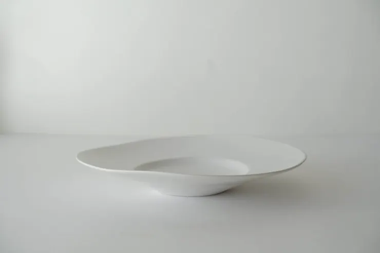 日本生活工藝家安藤雅信製作的盤器。