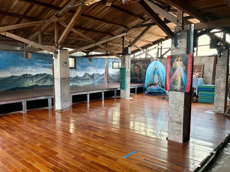 聖母山莊內，過夜通鋪