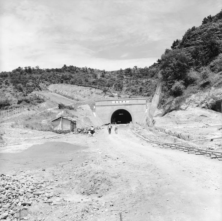 圖13 麥克阿瑟公路施工情形 案名:1964農復會照片 檔號:0053/0011/1 來源機關:行政院新聞局 管有機關:國家發展委員會檔案管理局