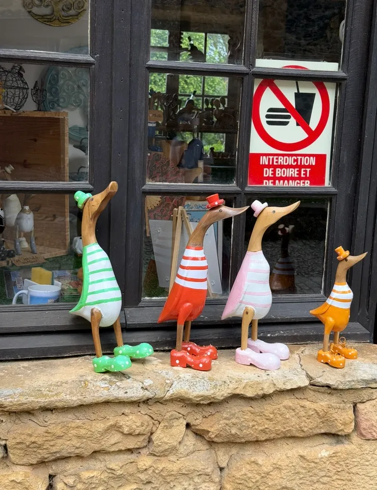 商店門口，不能抗拒的可愛