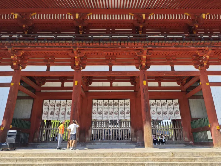 大佛殿前的中門