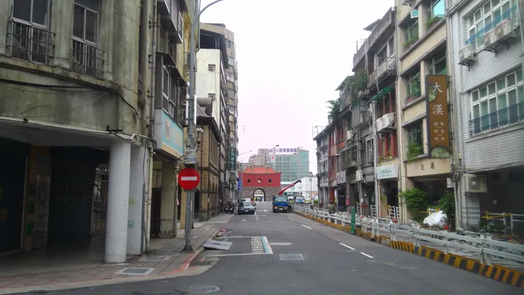 台北遺留的清治古蹟，台北承恩北門，是台灣過去歷史的見證。但台灣人顯然還沒有能力，詮釋這些過去在這片土地上物換星移的人事物。（照片版權皆屬作者本人所有，請勿轉載盜用）