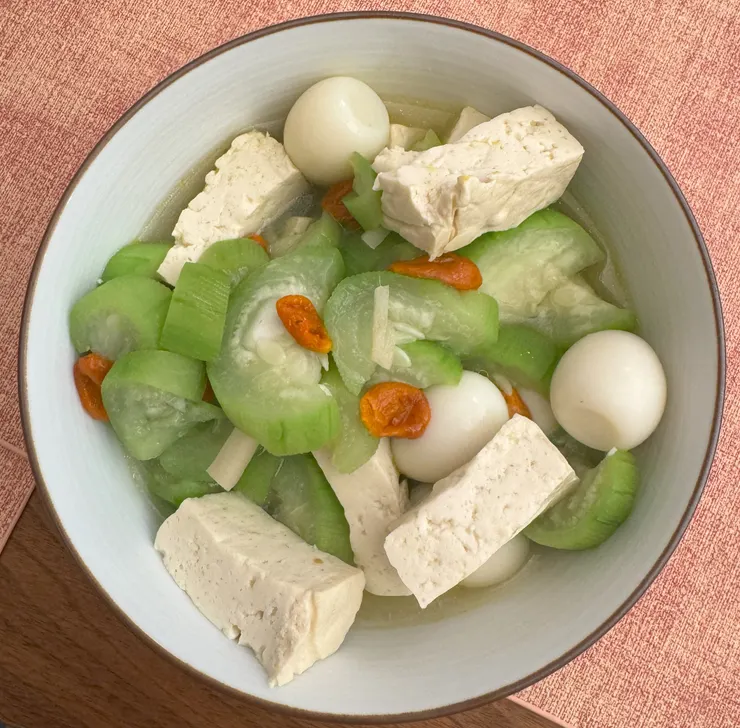 餐桌上的絲瓜料理，好好吃!