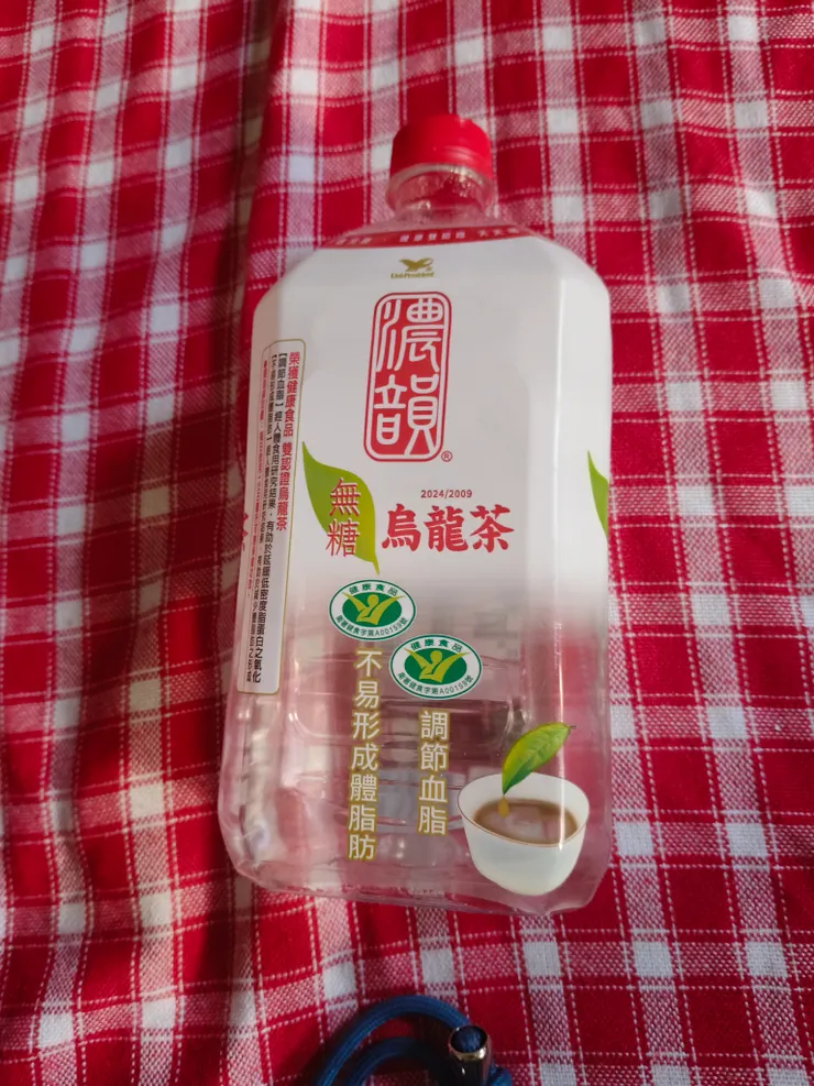 差點拿鞋子挖地板…把塑膠瓶埋起來