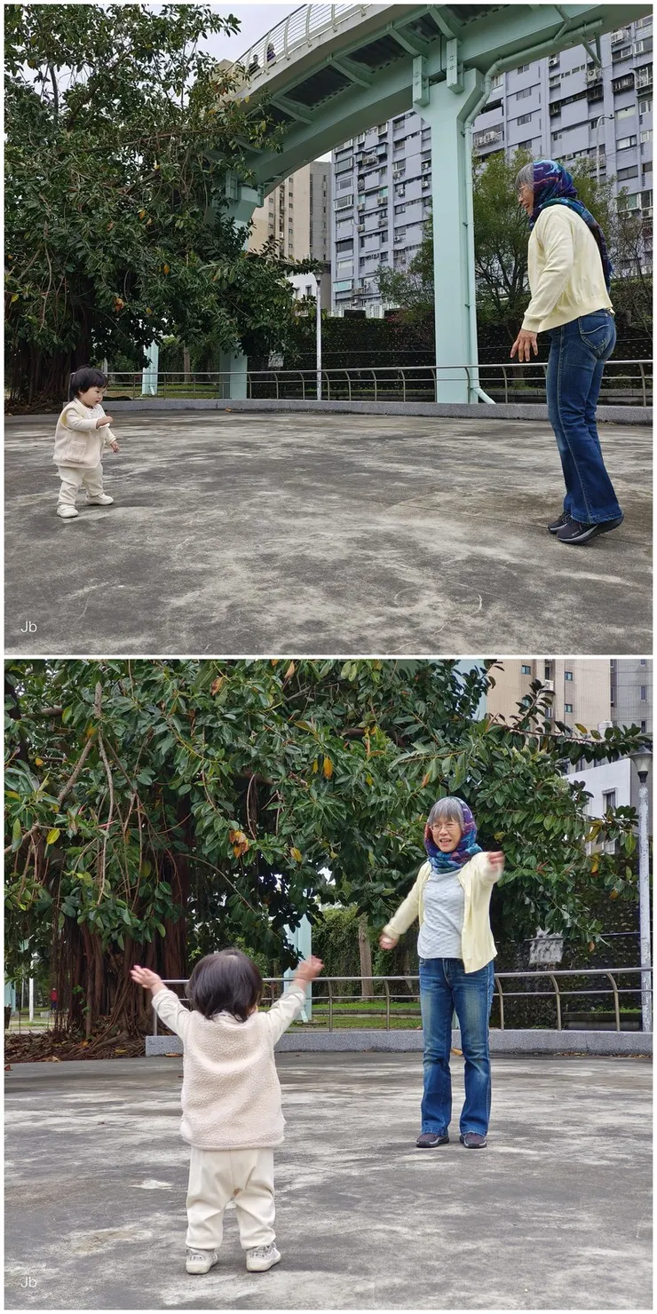 【小傢伙作息正常好帶出乎意料！星期天早上陰雨，下午雨停，帶萬萬出門透透氣，同安街走到底，過一座天橋到河濱公園，在溜冰場跟著奶奶做運動。】